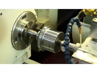 CNC-Schleifen einer Galette für die Textilindustrie