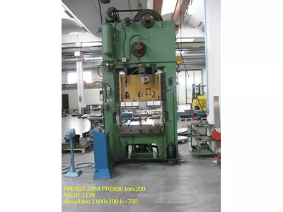 Presse 1100x1000 mm / 200 t