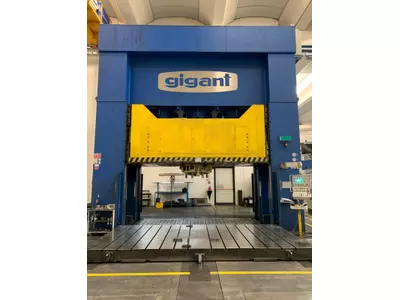 Presse 5000x3000 mm / 2000 t