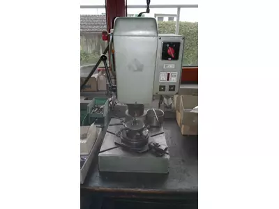 Taumel- Nietmaschine