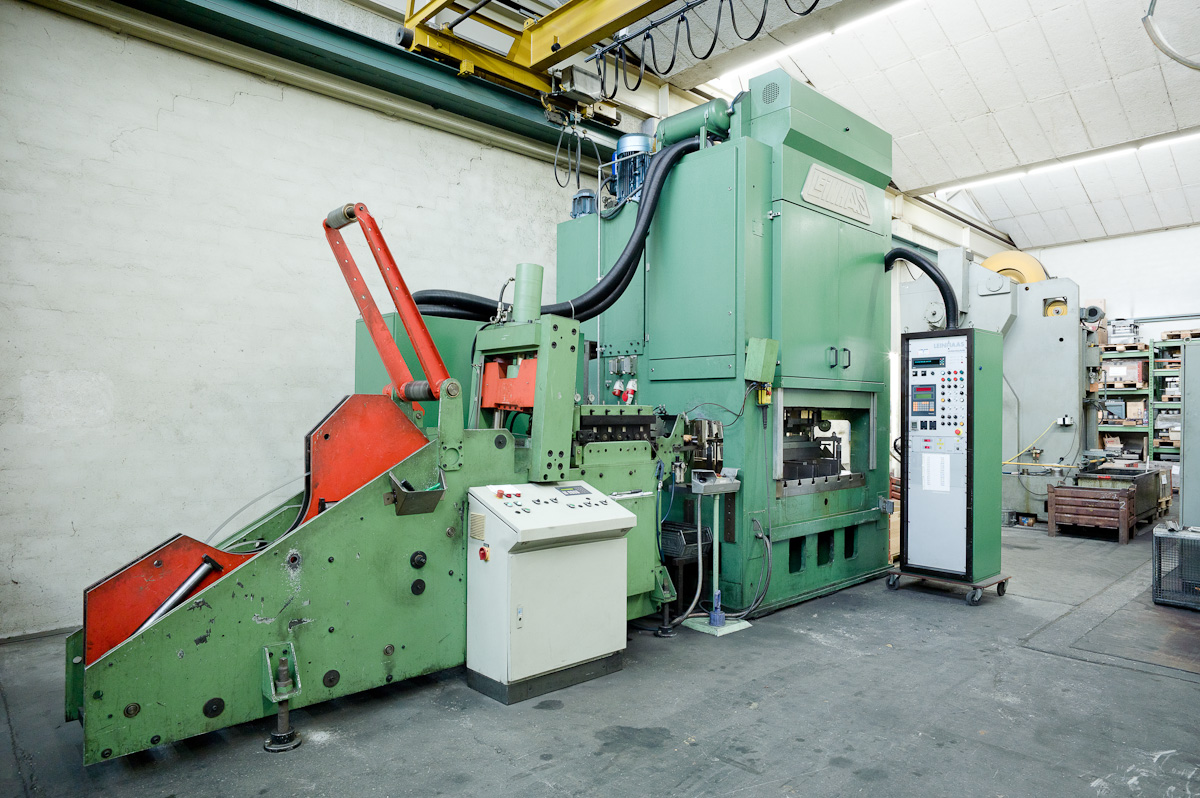 Differenzwegpressen 250 t, Bandabmessung max. 300x3mm, 150x6 mm