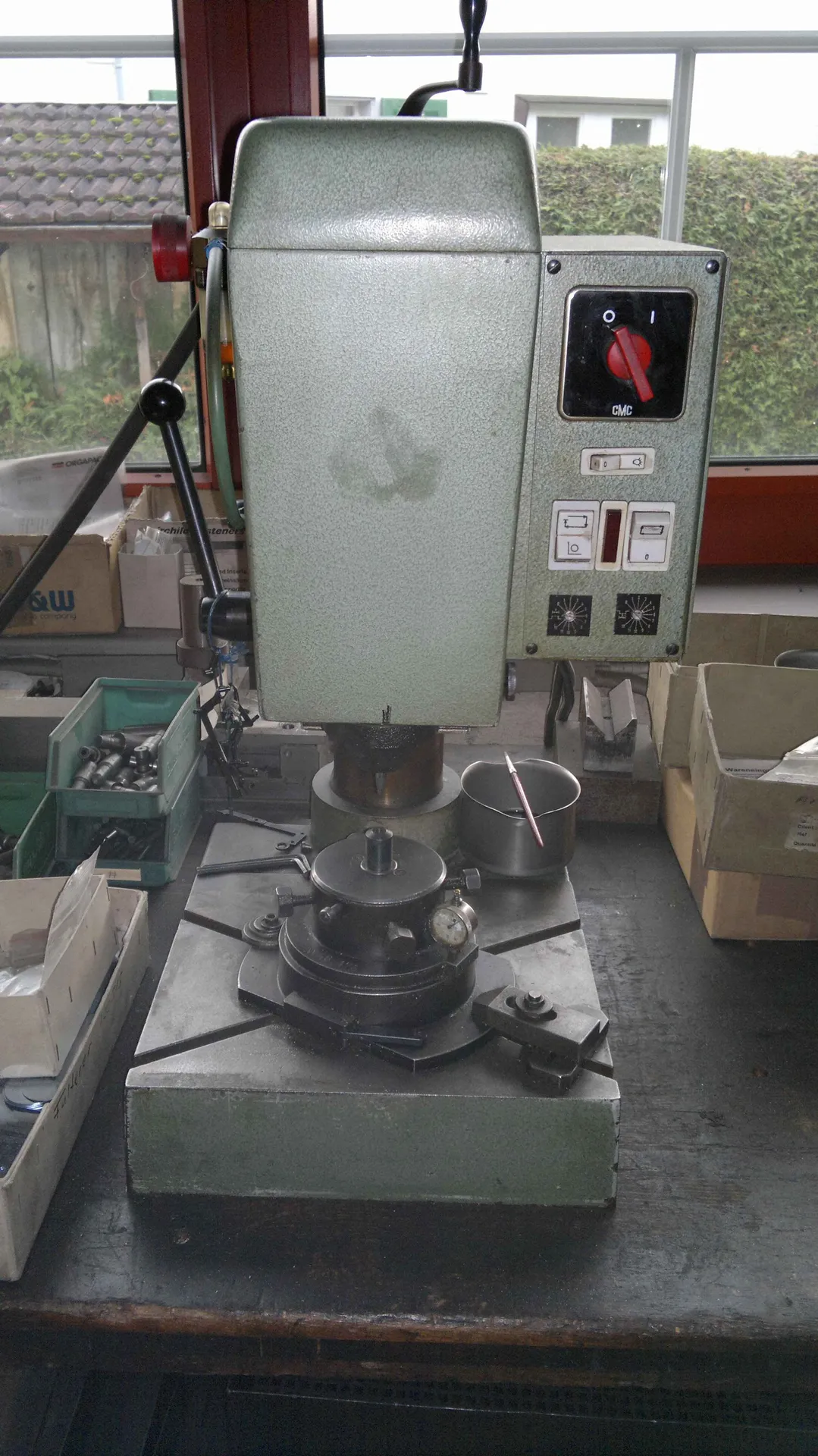 Taumel- Nietmaschine