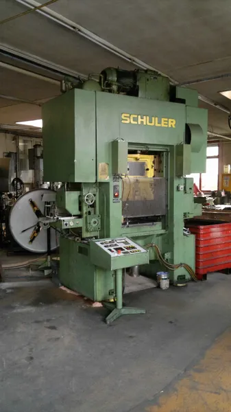 Stanzautomaten 80 t, Festhub 50 mm, Vorschub 0-150 mm