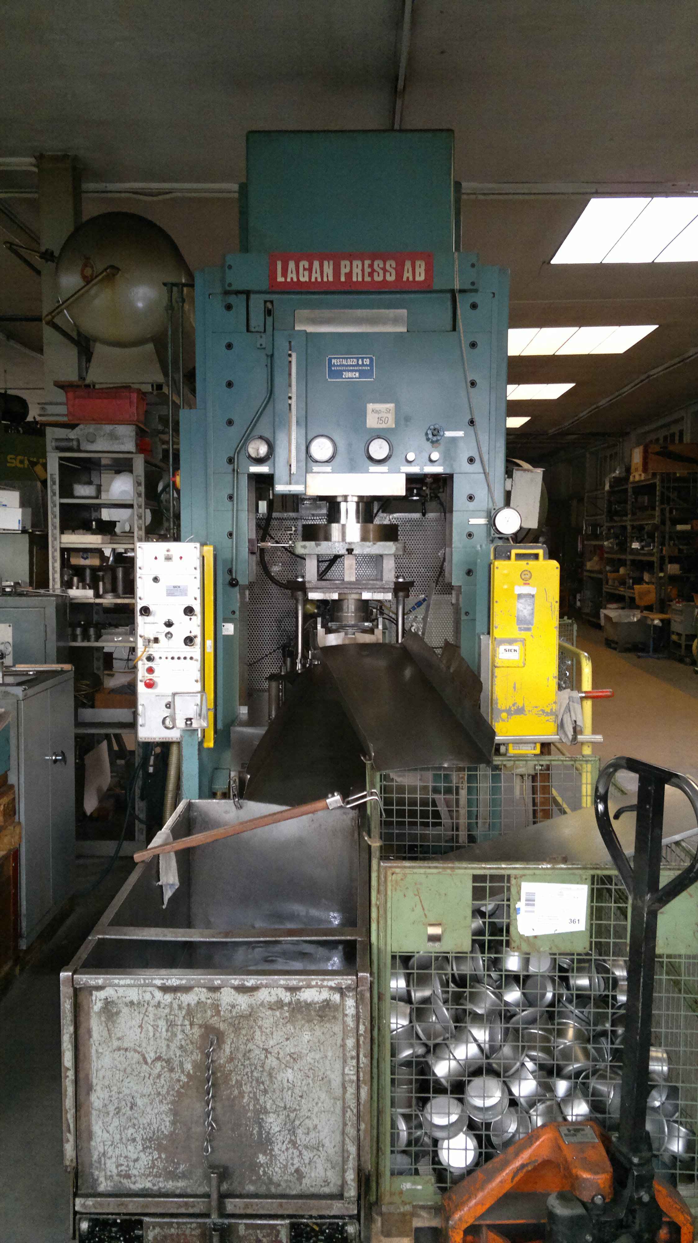 3-fach wirkend hydraulisch Tiefziehpresse 150 t mit Hydroform-Tiefzieheinrichtung