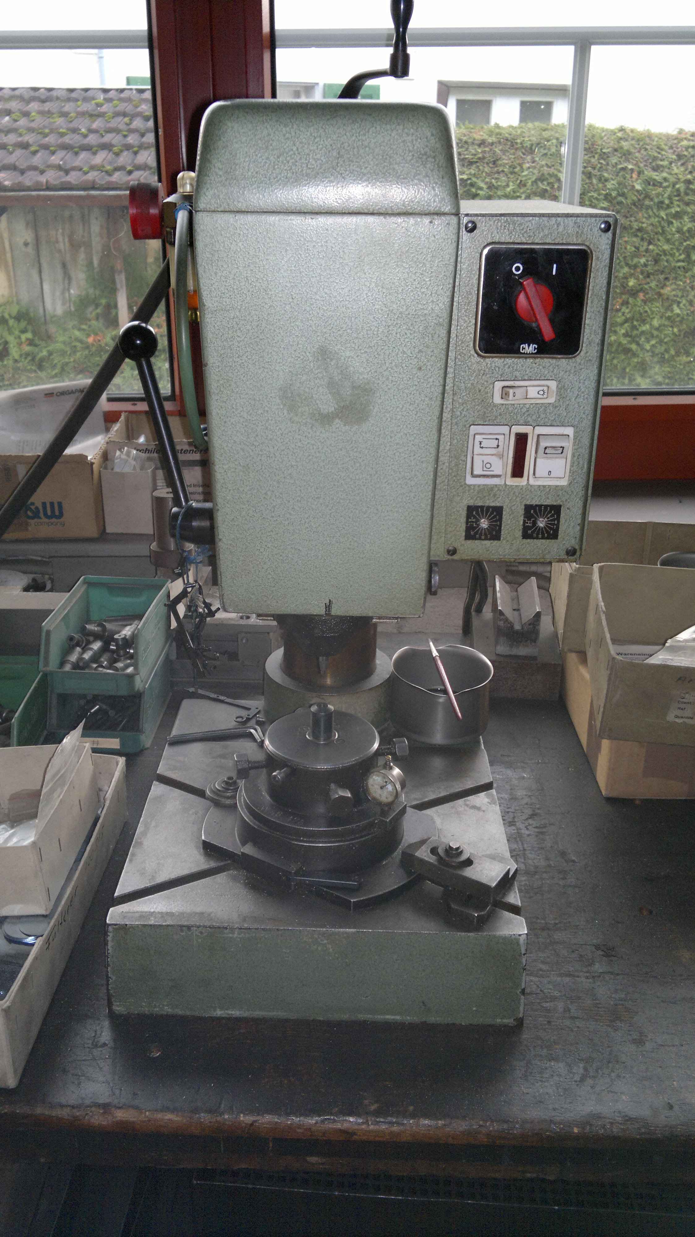 Taumel- Nietmaschine
