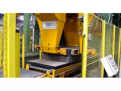MOULDING MACHINE