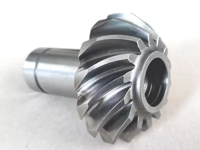 Spiral bevel pinion