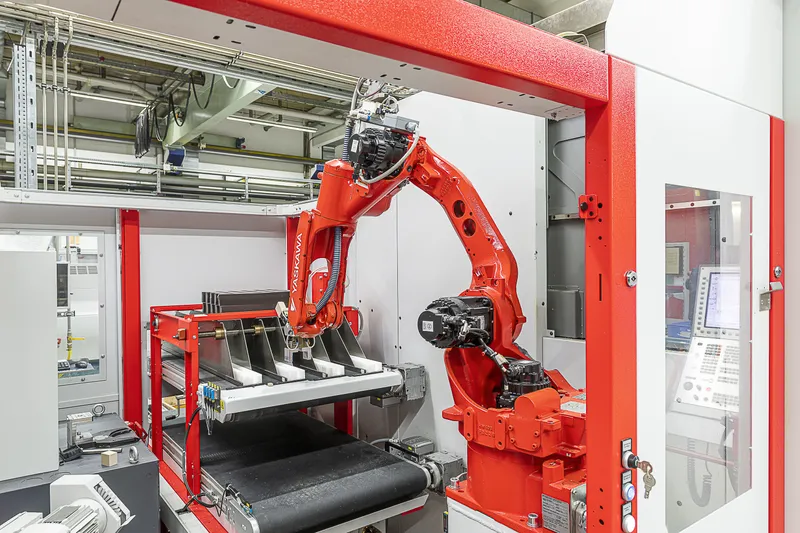 Hermle C30U mit Roboter