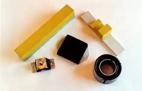 Gummi-Metallverbindungen