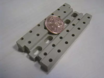 Hordenaufnahme aus PEEK für die Halbleiterindustrie 