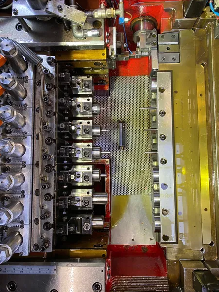 sieben Stufe Umformpresse