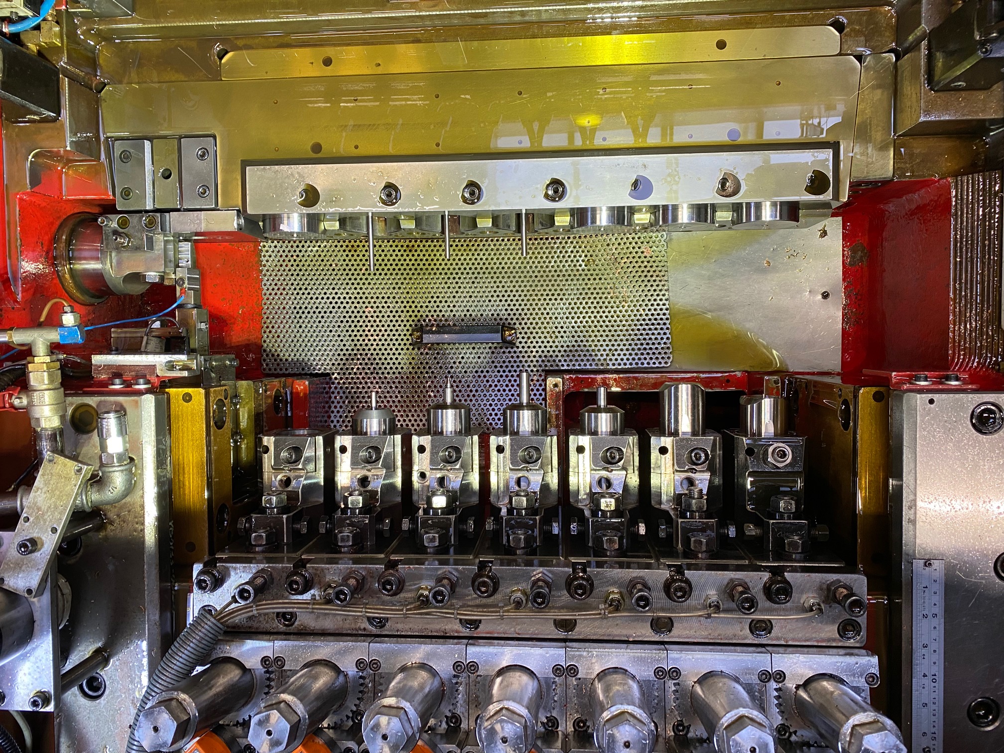 sieben Stufe Umformpresse