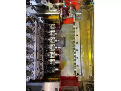 sieben Stufe Umformpresse