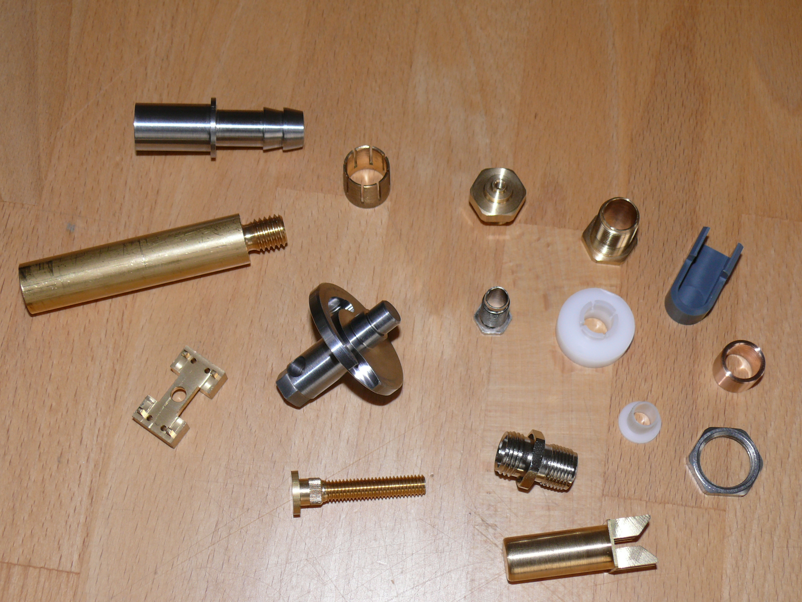 Drehteile aus verschiedenen Materialien
