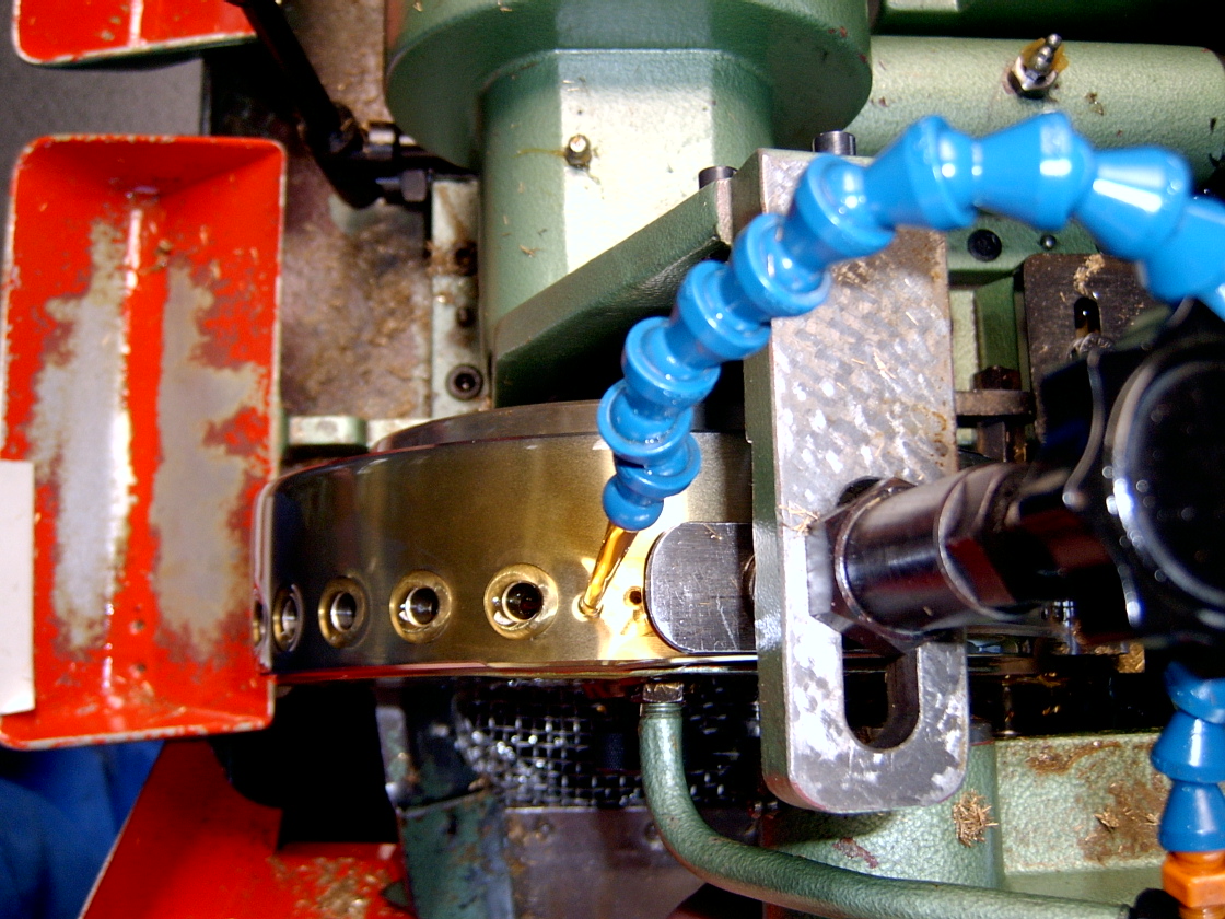 halbautomatische Schlitzmaschine