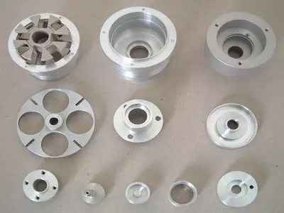 Muster- und Serienteile und Baugruppen nach ihren Zeichnungen oder sonstigen Spezifikationen