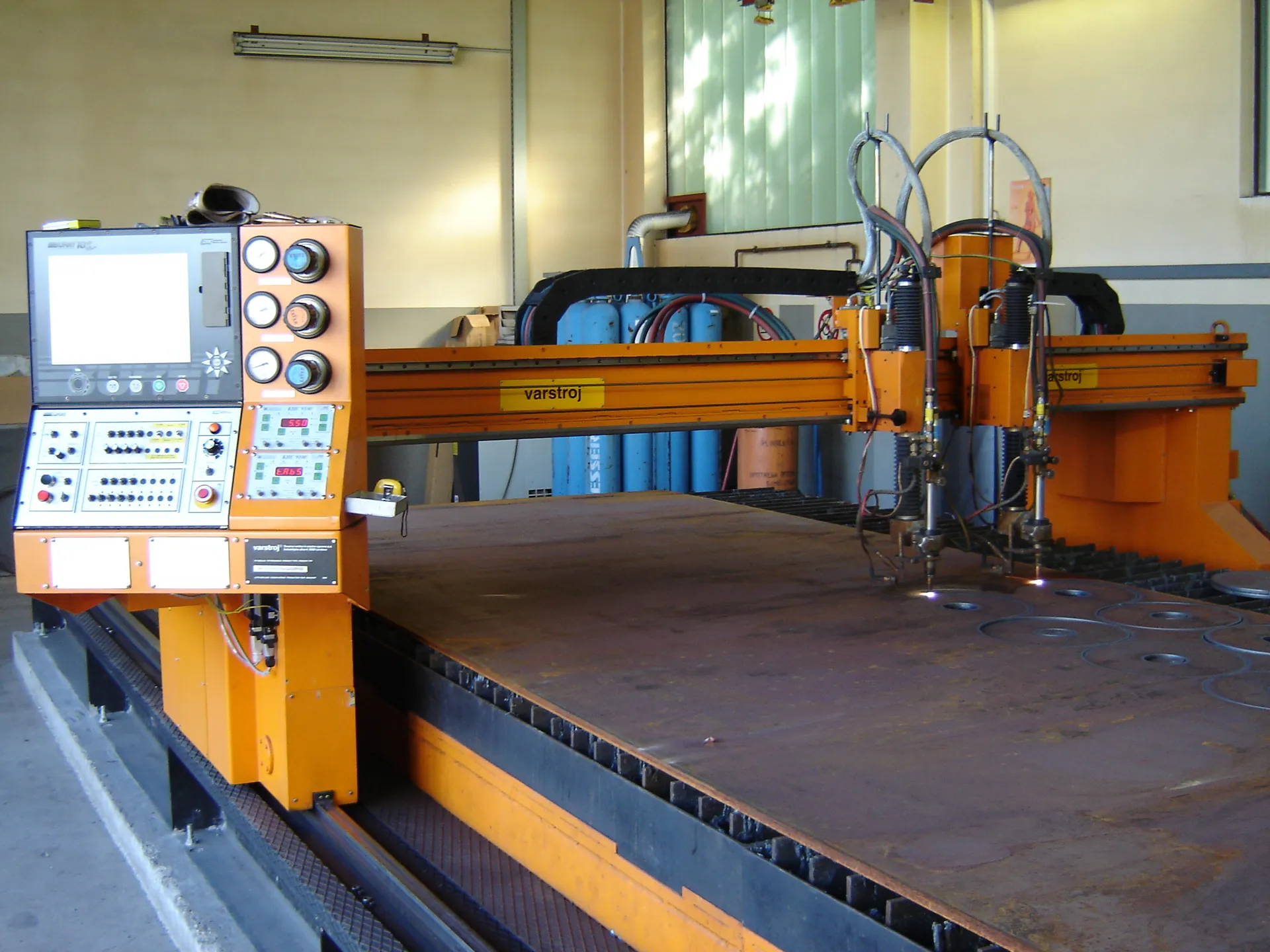 CNC plate cutting