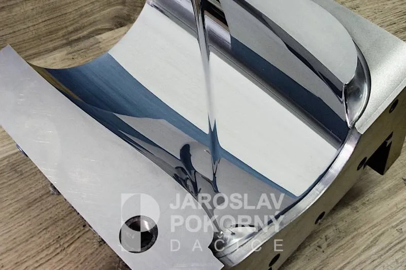 Mirror polished slider