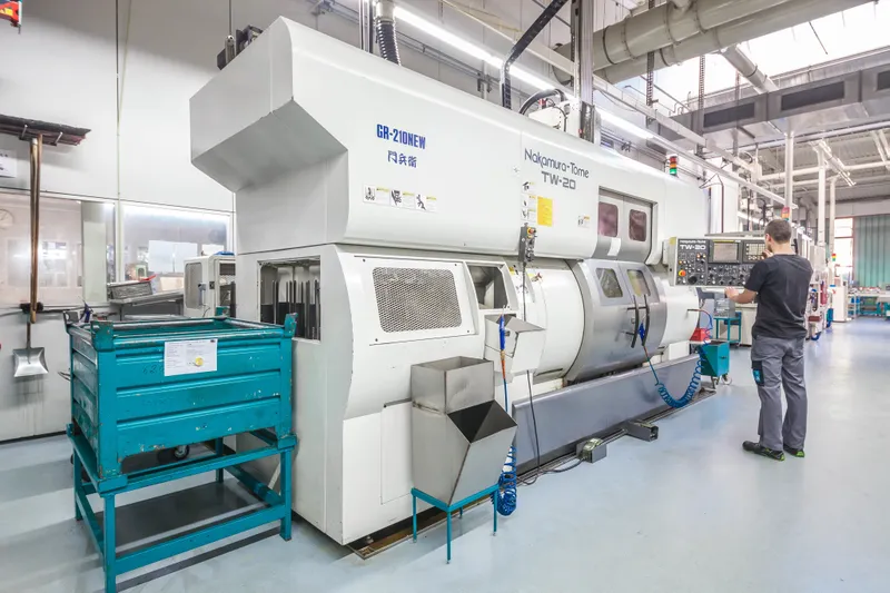 CNC-Kurzdrehmaschinen bis Ø180 (Portallader)