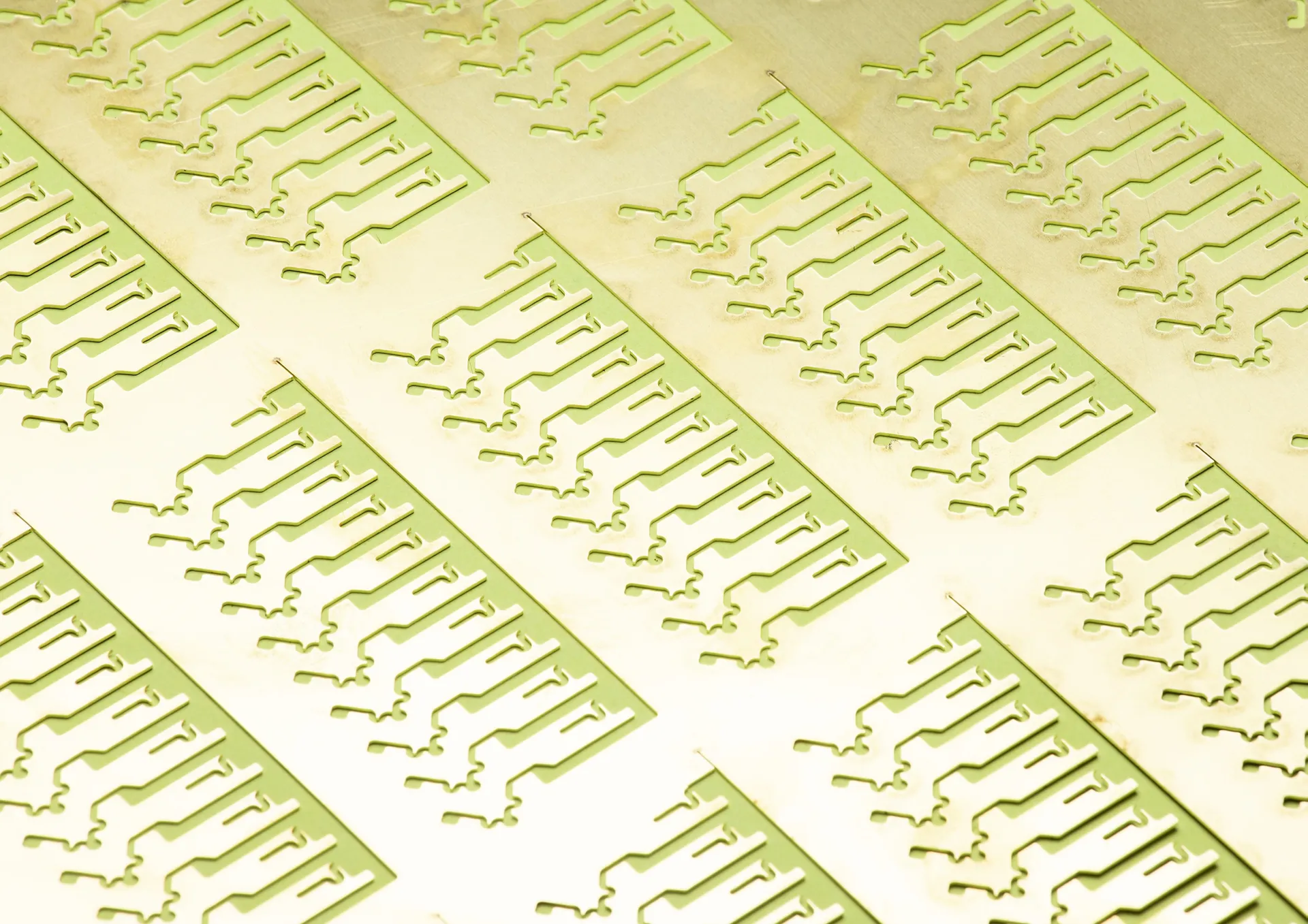 filigranes Messing-Laserteil mit Microjoints im Restgitter