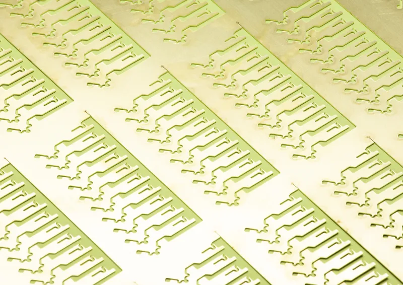 filigranes Messing-Laserteil mit Microjoints im Restgitter