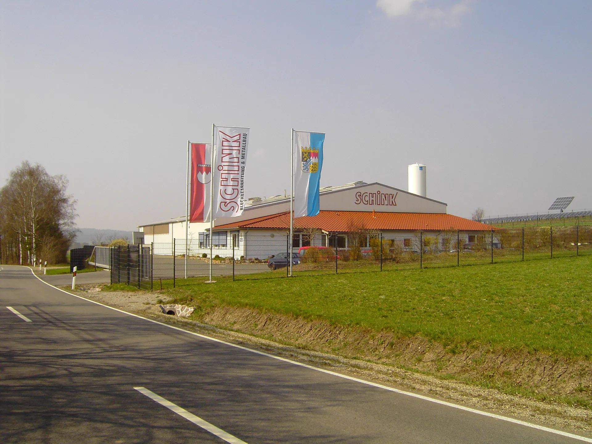 Strukturierte Fertigung mit klaren Abläufen und kurzen Wegen. So entstehen stabile Prozesse und eine zuverlässige Auftragsabwicklung.