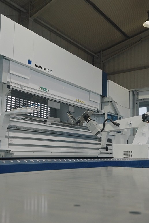 TruBend Cell 5000 automatisiertes Abkanten für präzise Winkel und gleichbleibende Qualität in der Serie