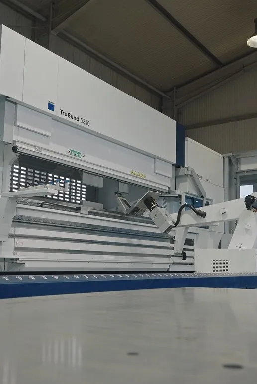 TruBend Cell 5000 automatisiertes Abkanten für präzise Winkel und gleichbleibende Qualität in der Serie