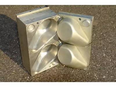 Form für Kunststoff-Spritzghuss