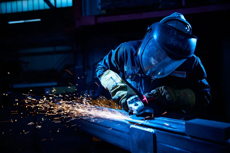 Bearbeitung geschweißter Führungsträger