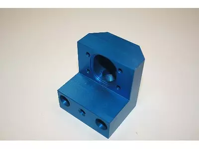 blau eloxiertes Serienfrästeil