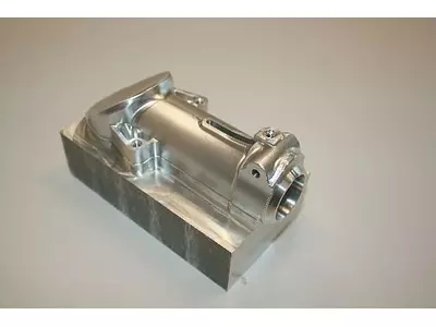 teilweise ausgefästes 3D-Prototypenbauteil aus hochfestem Aluminium