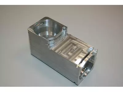 Komplexes Aluminiumbauteil mit diversen Schlitzen