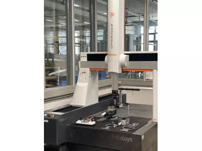 3D Messmaschine CRYSTA-Apex V9166