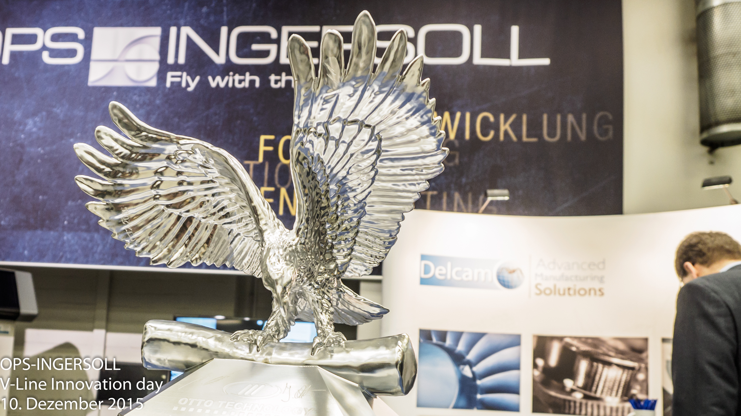 Aluminium Adler aus dem Vollen gefräst