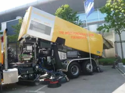 Flughafenlandebahnreiniger Brock Kehrtechnik