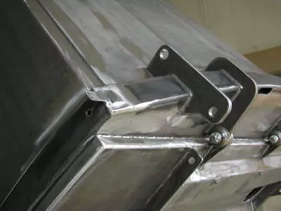 Aufhängung einer Entleerungsklappe