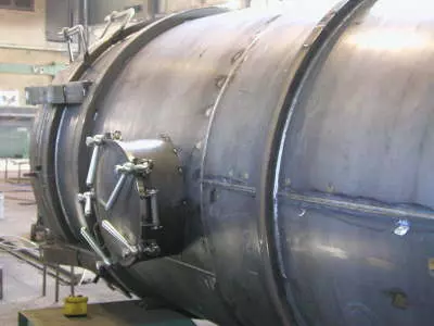 Saug-Druck-Tank mit montiertem Domeinstieg