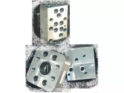 Hydraulikblock und Zwischenflansch aus Stahl