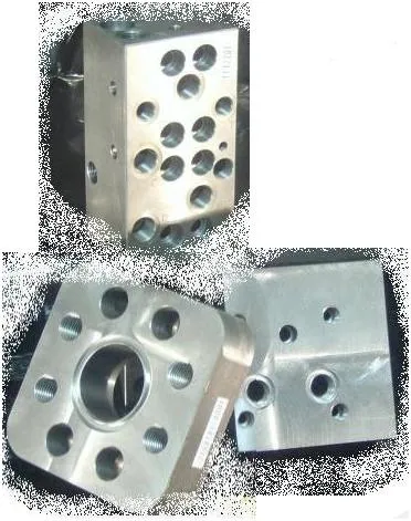 Hydraulikblock und Zwischenflansch aus Stahl