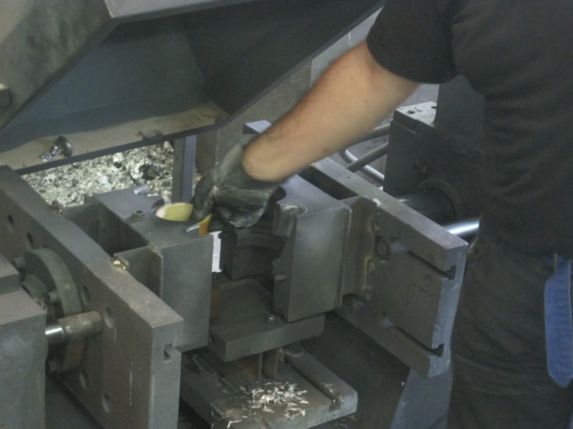 GRAVITY CASTING MACHINE