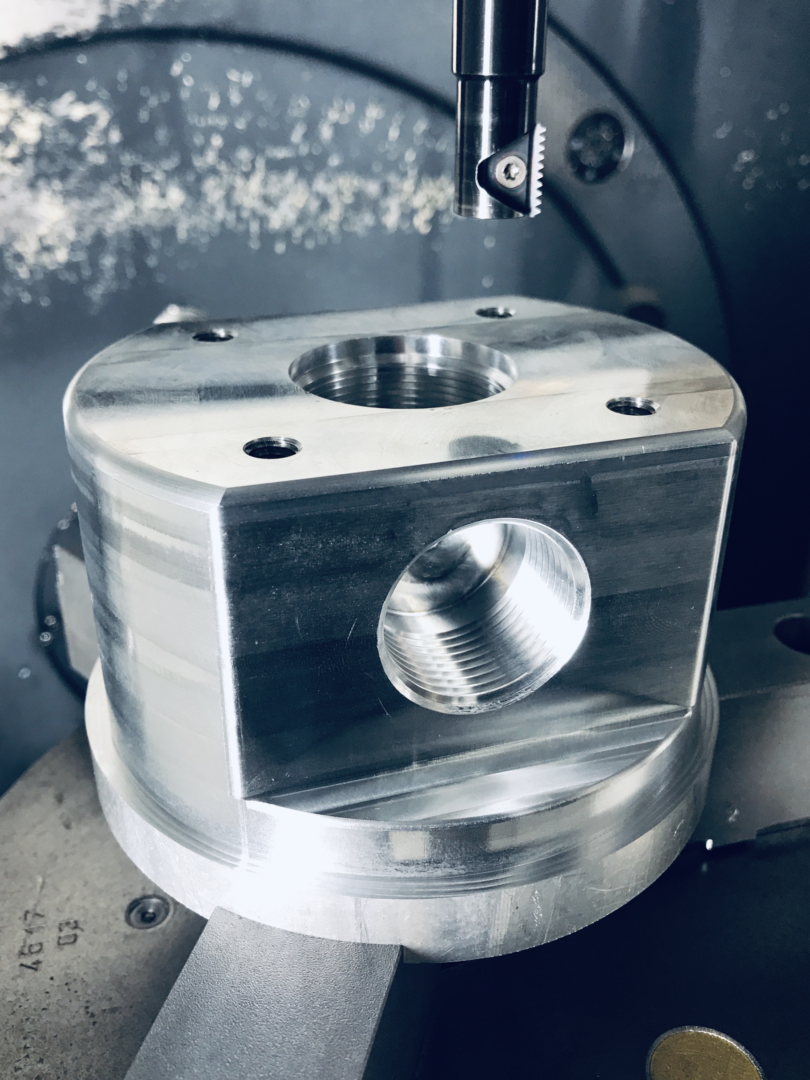Aluminium housing of oxygen pressure reducers for medical oxygen handling