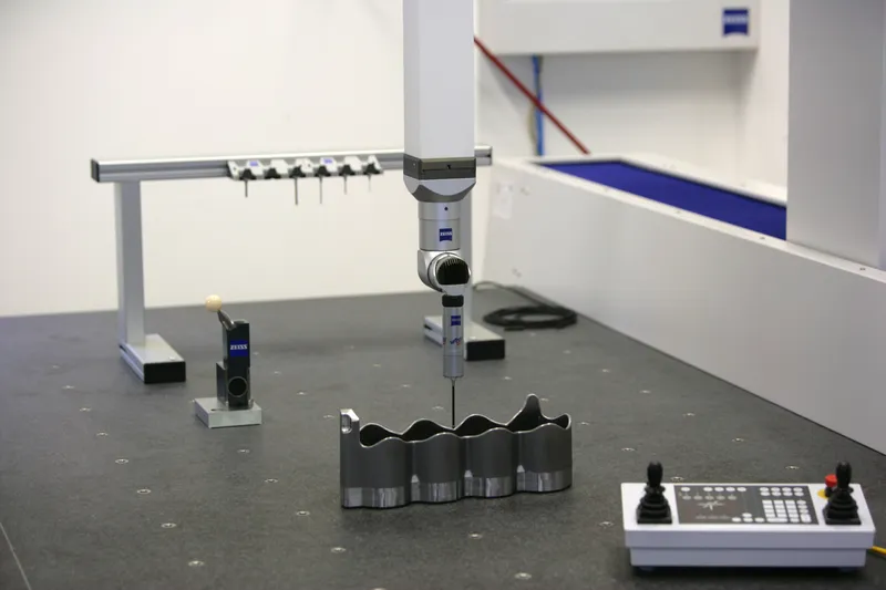 Measuring machine ACCURA