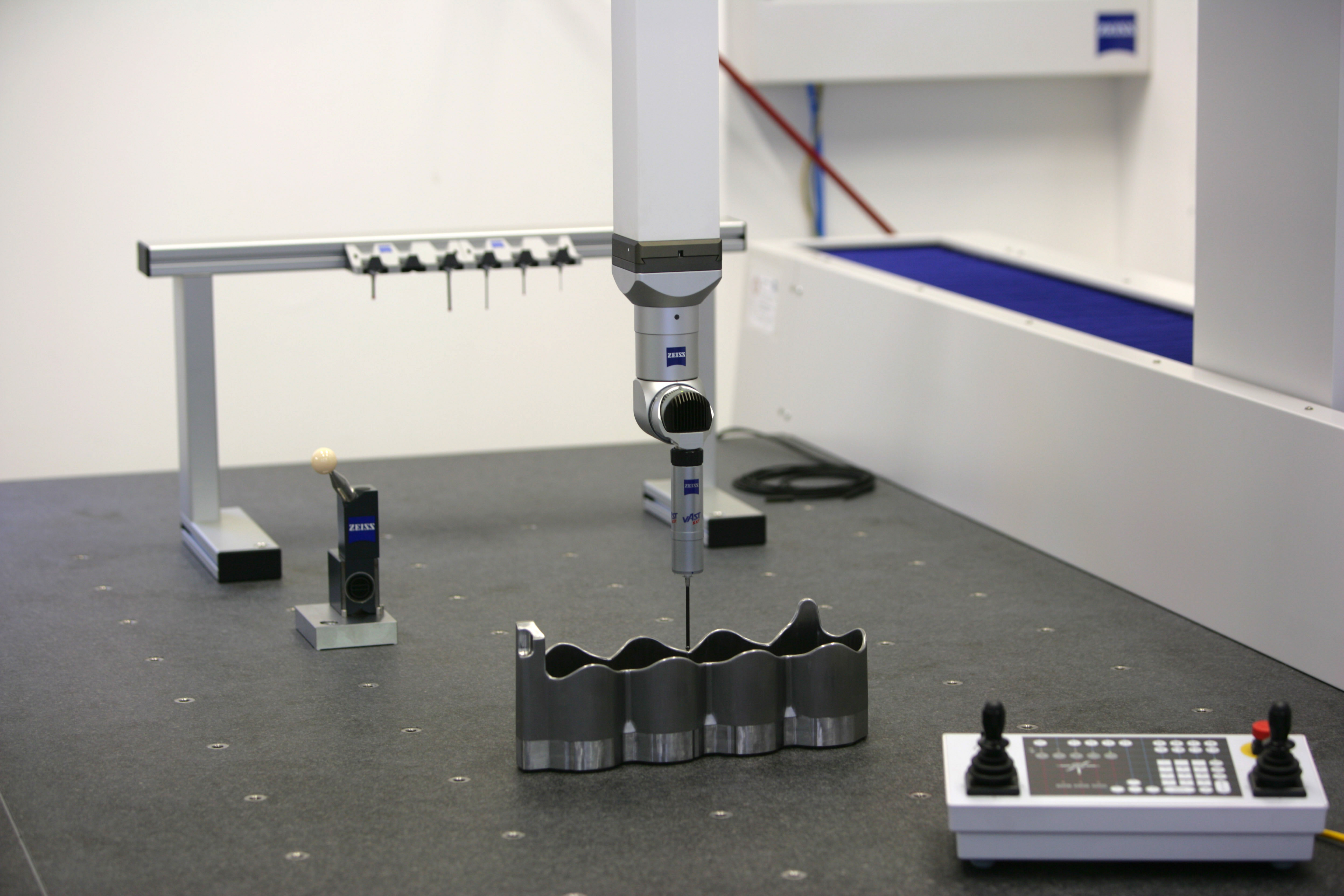 Measuring machine ACCURA