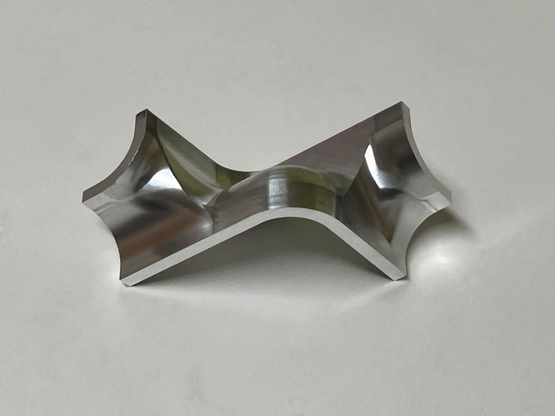Eckverbinder aus Aluminium, 5-Achs-Bearbeitung