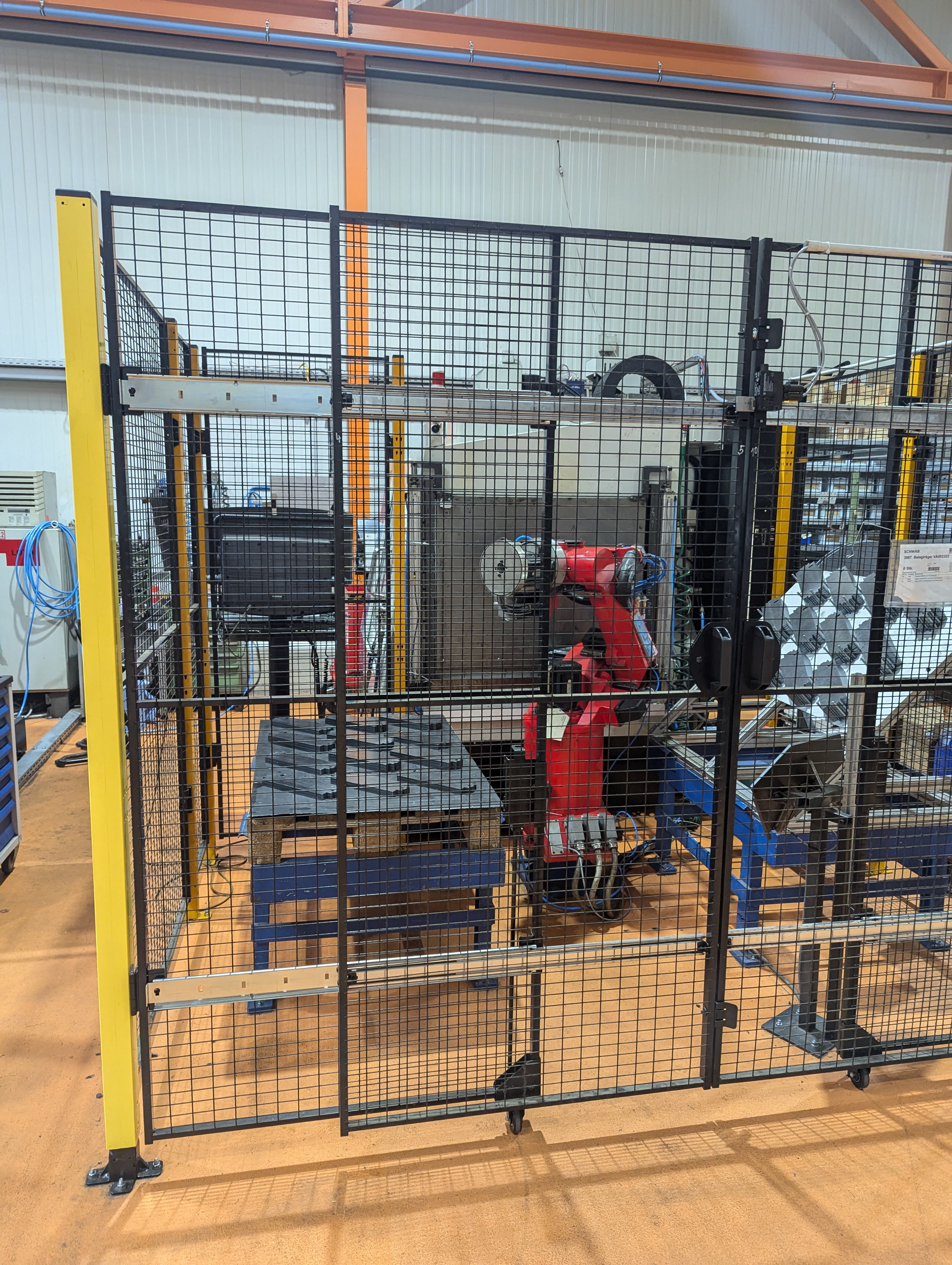 Hurco VMX24 mit Roboterbeladung