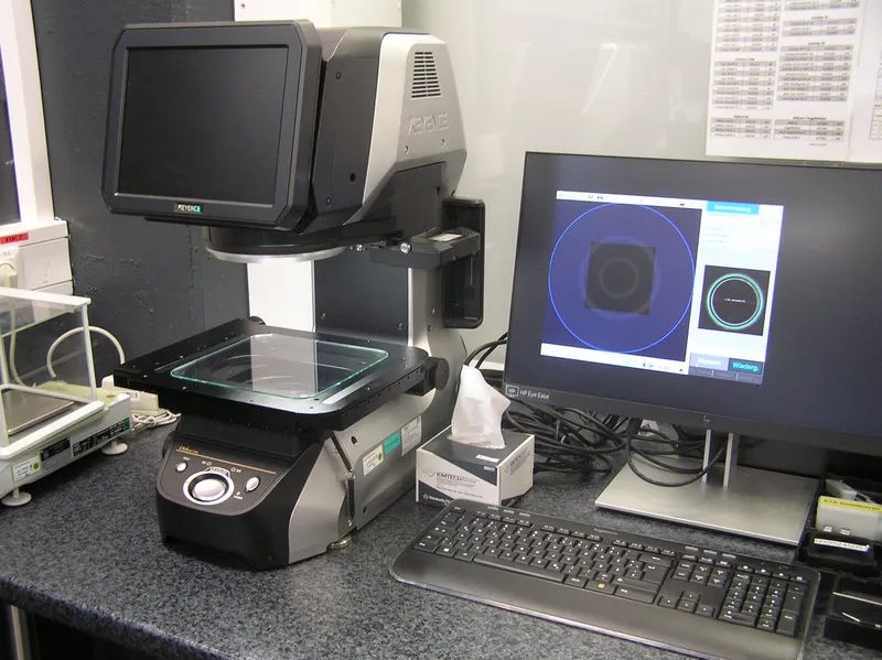 Keyence IM-7200