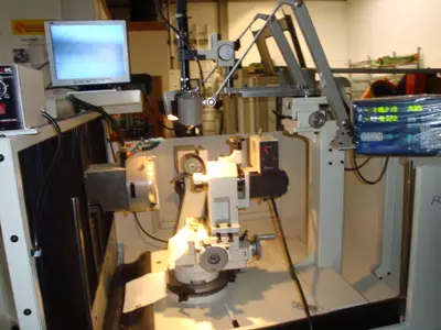 Farman--Radiusschleifmaschine