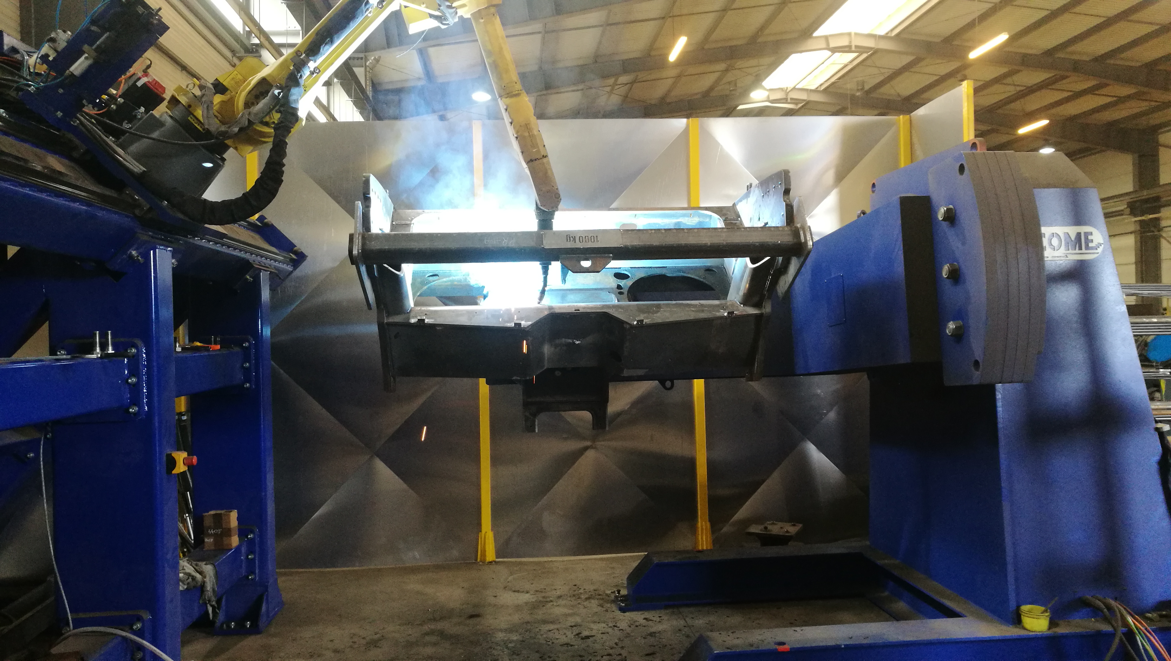 Welding Robot with two 1,5 tonn 2-axis positioners