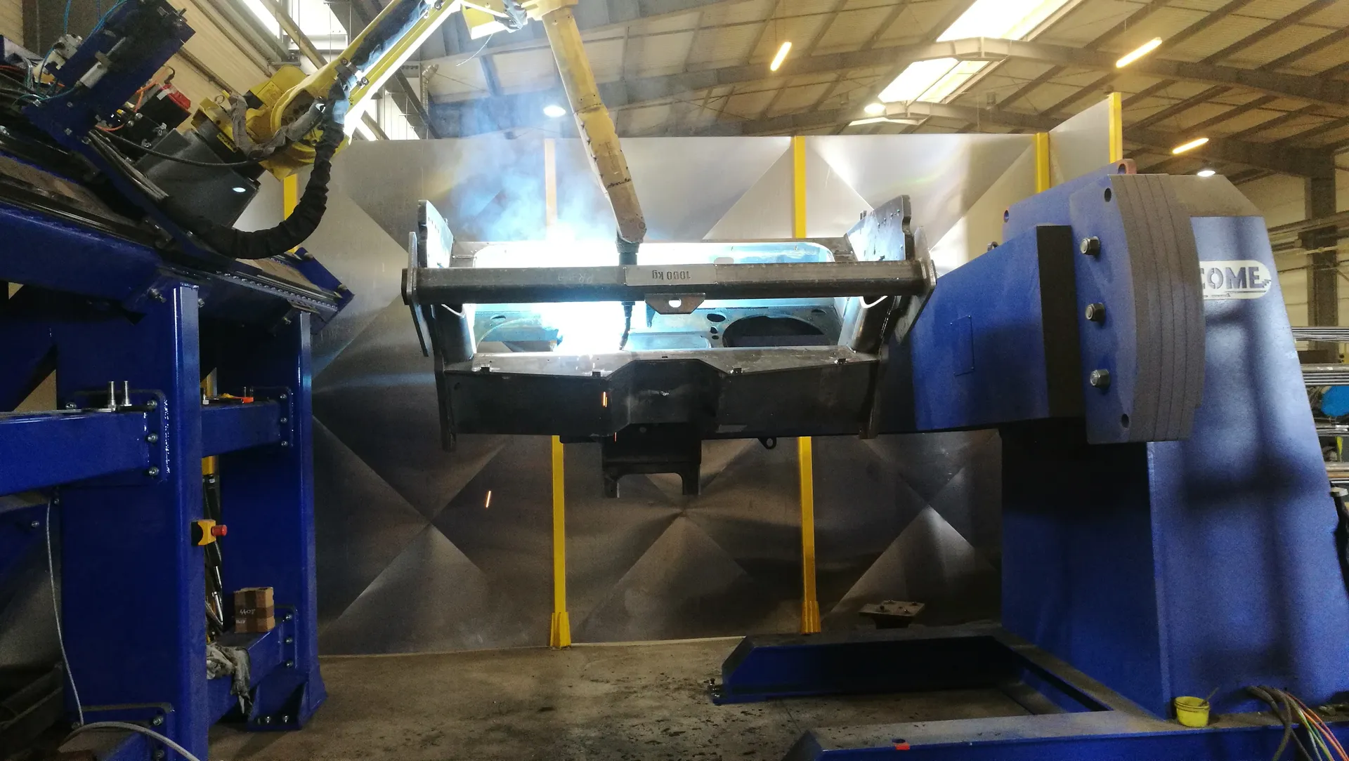 Welding Robot with two 1,5 tonn 2-axis positioners